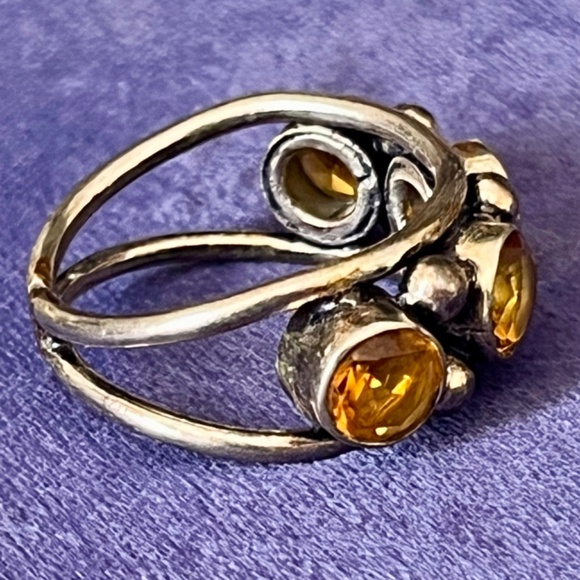 Sterling Silver Ring with Four Yellow Stones - Picture 5 of 10